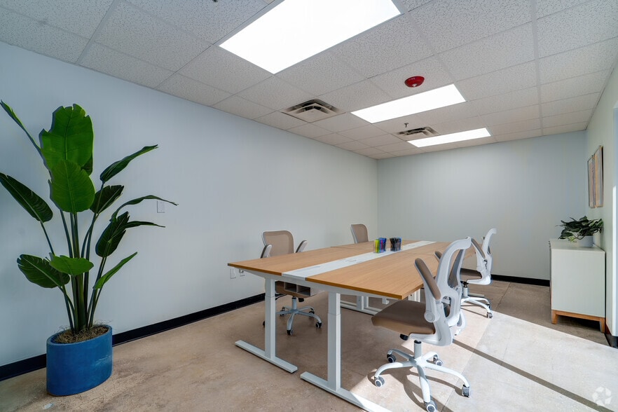 More Photos Of 4121 34th St, Orlando Warehouse For Lease