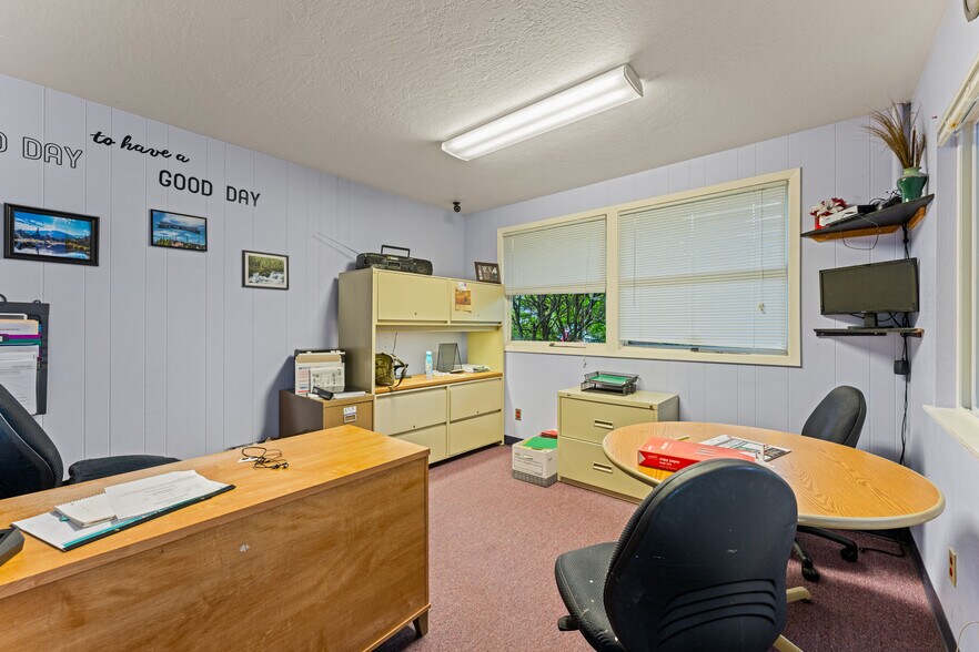 More Photos Of 515 NE 8th St, Grants Pass Office For Sale