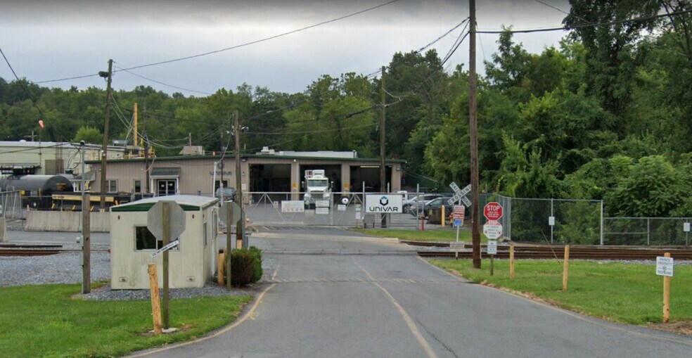 More Photos Of 532 E Emaus St, Middletown Distribution For Lease