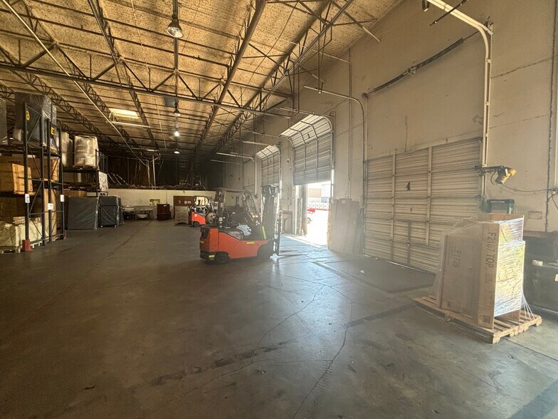 More Photos Of 2125-2127 Exchange Dr, Arlington Distribution For Lease