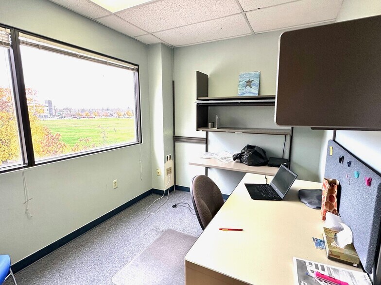 More Photos Of 901 Lincolnway, La Porte Medical For Sale