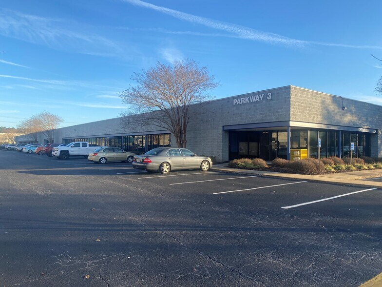 More Photos Of 2697 International Pky, Virginia Beach Showroom For Lease