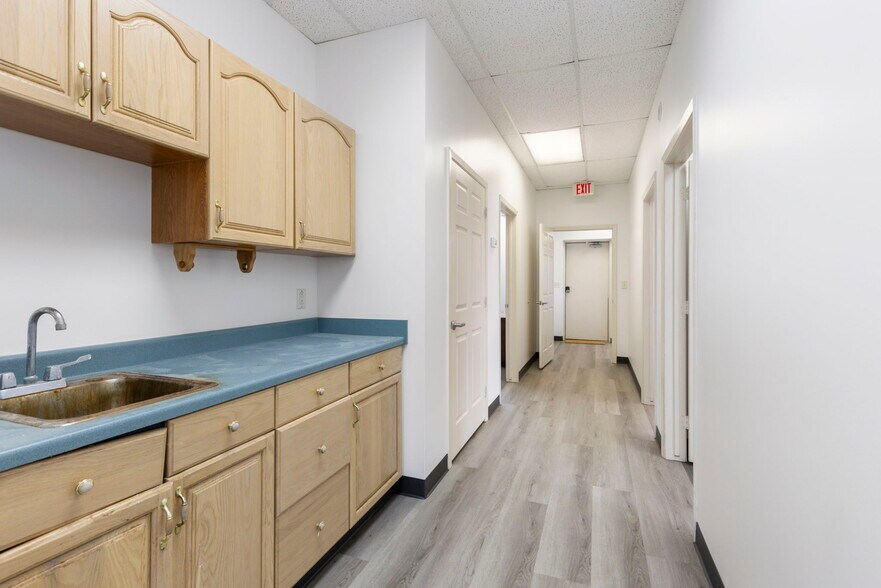 More Photos Of 13568 Oil Field Rd, Conroe Office Residential For Lease
