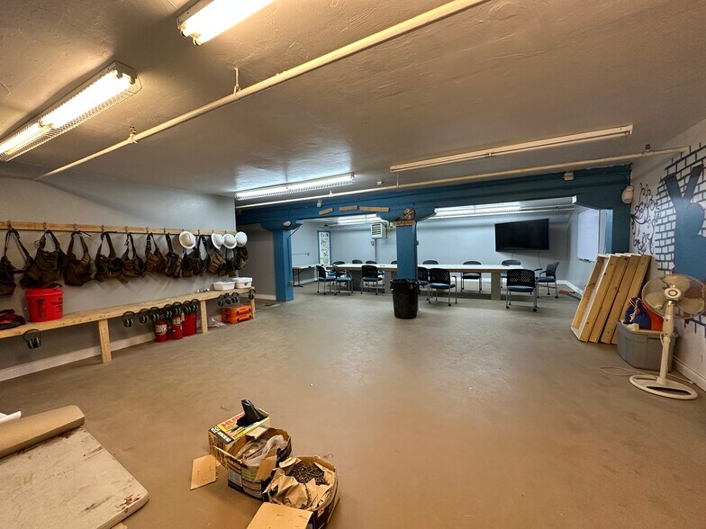 More Photos Of 1531 National Ave, Helena Flex For Sale