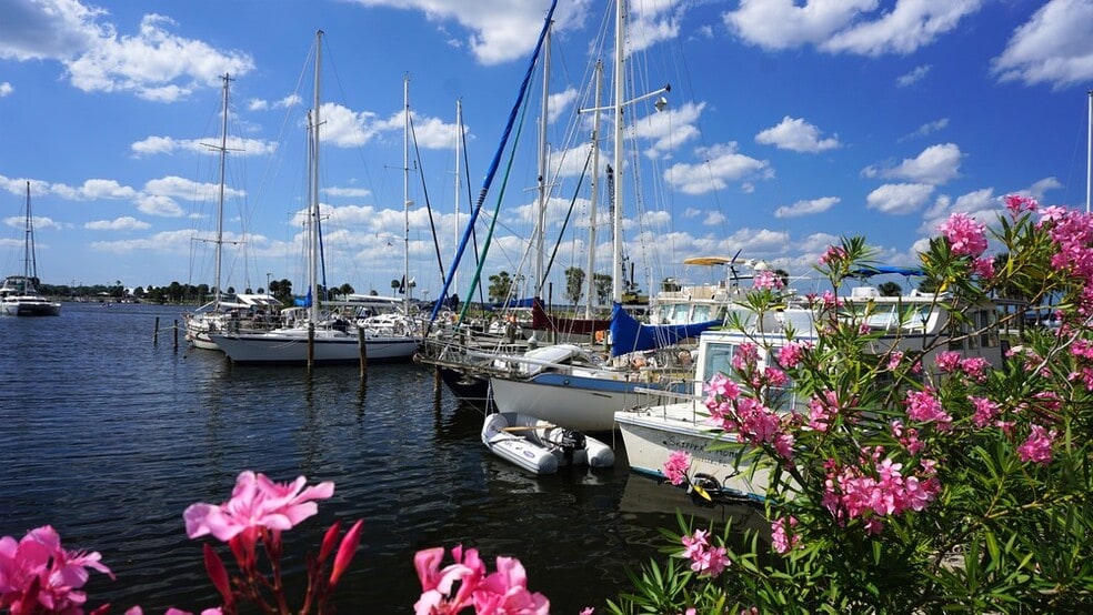 More Photos Of 419 N Washington Ave, Titusville Marina For Sale