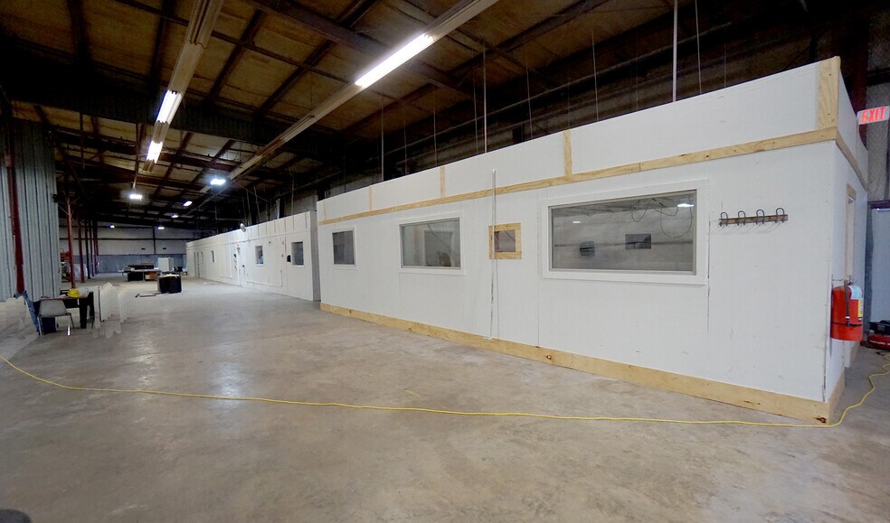 More Photos Of 601 W 2nd St, Taylor Warehouse For Lease