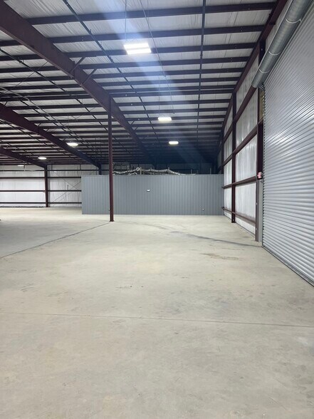 More Photos Of 921 Old Still Road, Woodbine Manufacturing For Lease