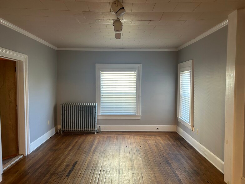 More Photos Of 19 N Main St, Marlboro Office Residential For Lease