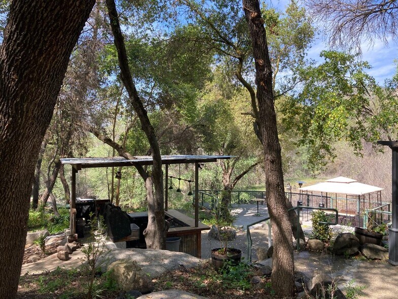 More Photos Of 42975 Sierra Dr, Three Rivers Hotel For Sale