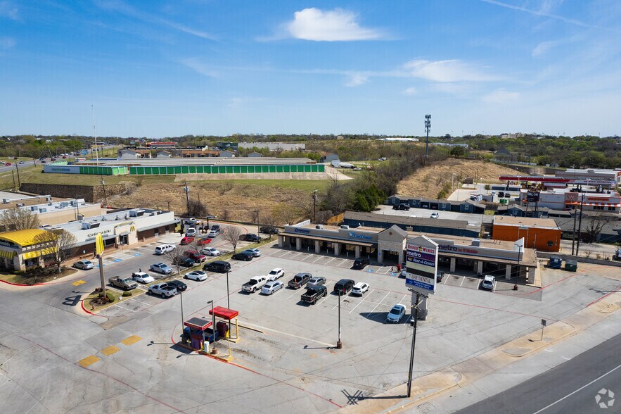 More Photos Of 2240-2252 Jacksboro Hwy, Fort Worth Storefront For Lease