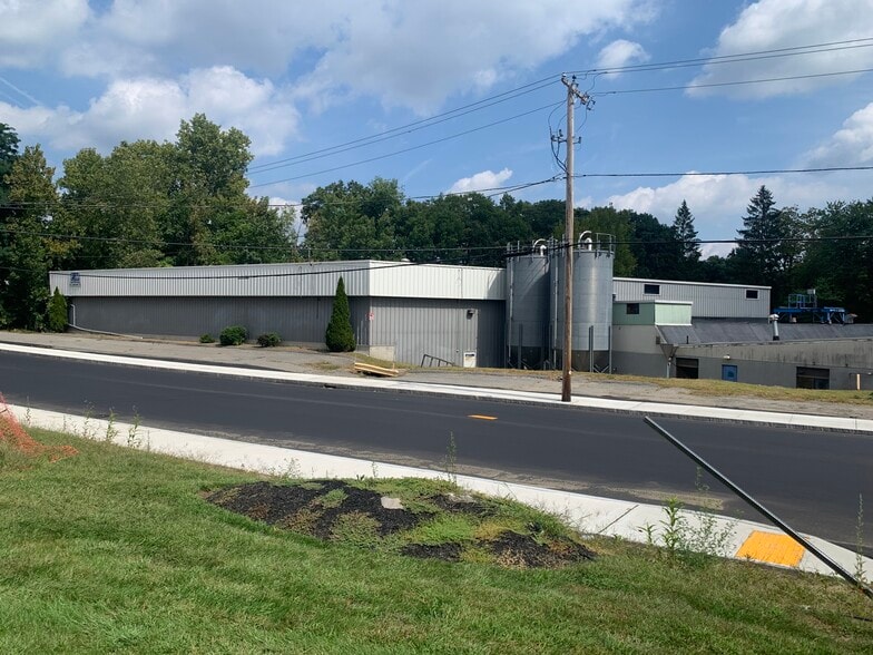 More Photos Of 62 Lakeview St, Leominster Warehouse For Sale