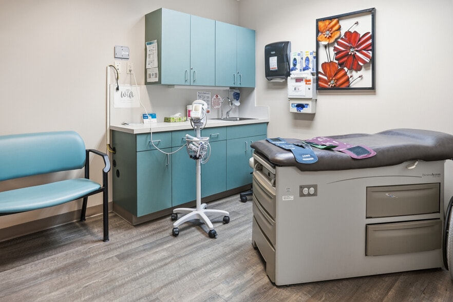 More Photos Of 1729 Lakeland Hills Blvd, Lakeland Medical For Sale