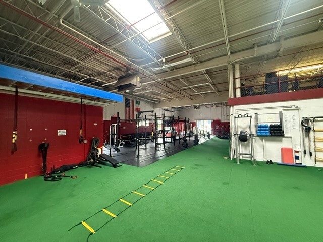 More Photos Of 51 E Plainfield Rd, Countryside Warehouse For Lease