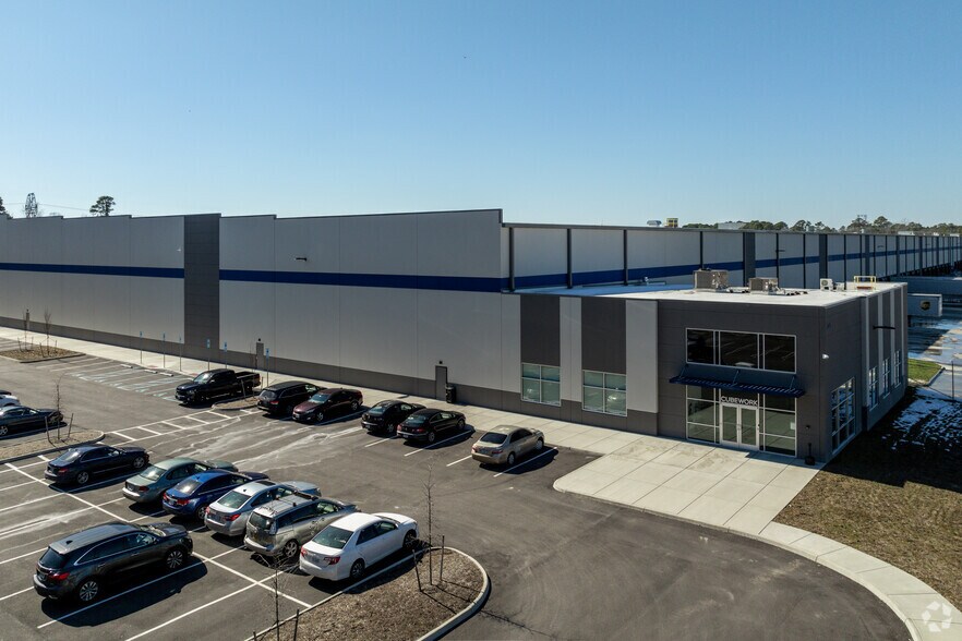 More Photos Of 271 Benton Road, Suffolk Distribution For Lease