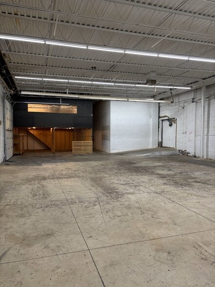 More Photos Of 2285 Scranton Rd, Cleveland Warehouse For Lease