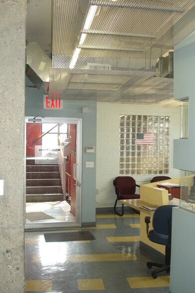 More Photos Of 4809 34th St, Long Island City Service For Lease