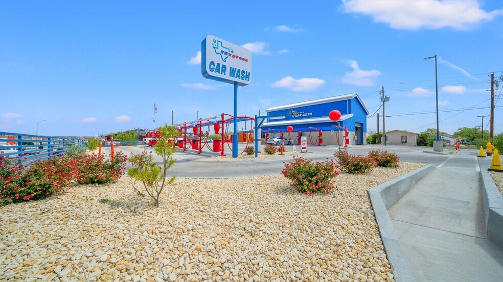 More Photos Of 1209 S Gregg St, Big Spring Carwash For Sale