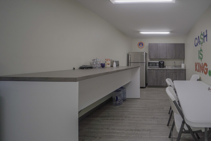 More Photos Of 808 Bob White Rd, Victoria Warehouse For Sale