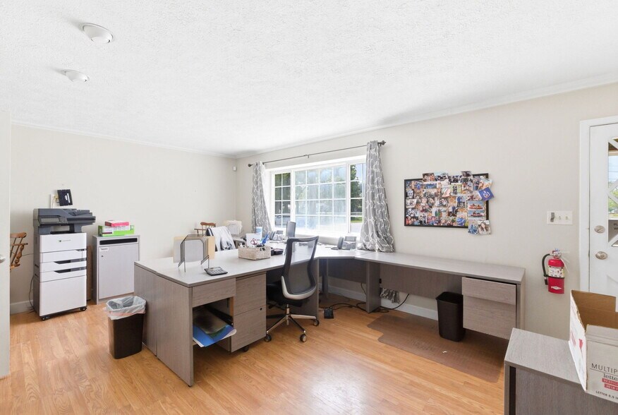 More Photos Of 10 Fairway Dr, Springboro Office Residential For Sale