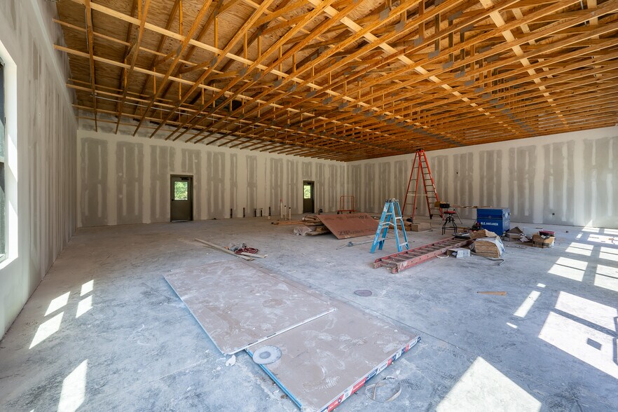More Photos Of 660 Louisville St, Harlem Freestanding For Lease