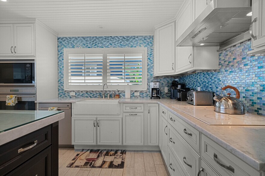 More Photos Of 2903 Hill St, New Smyrna Beach Hotel For Sale