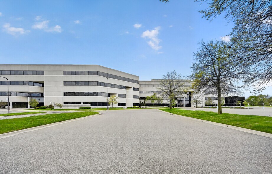 More Photos Of 1560 E Maple Rd, Troy Medical For Lease