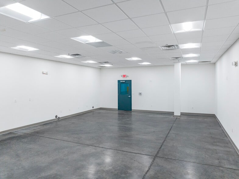 More Photos Of 100 Performance Dr, Mahwah Distribution For Lease