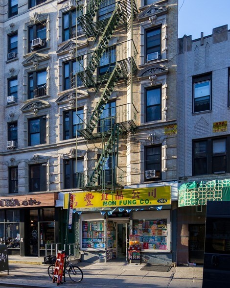 More Photos Of 208 Grand St, New York Apartments For Sale