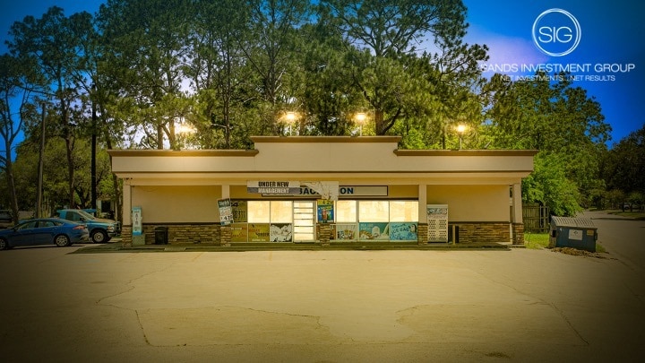 Primary Photo Of 819 Hoskins Broadway St, El Campo Convenience Store For Sale