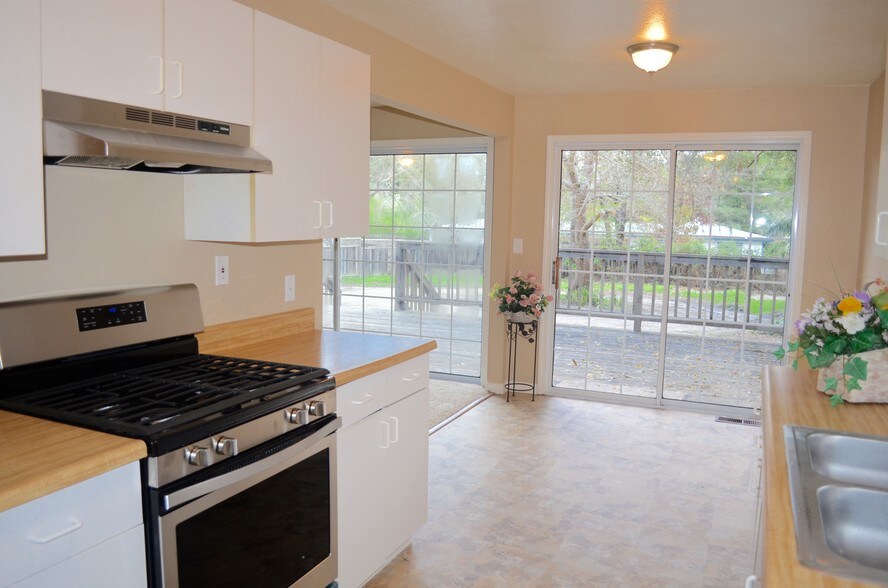 More Photos Of 5800 Valley Dr, Felton Apartments For Sale