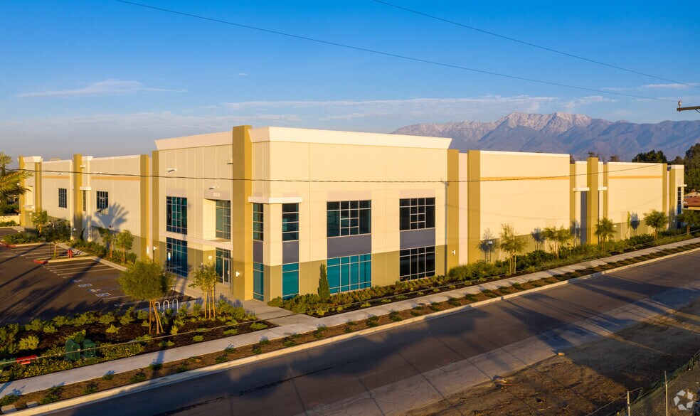More Photos Of 15850 Slover Ave, Fontana Distribution For Lease