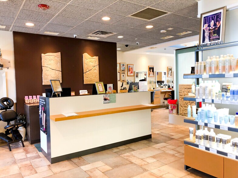 More Photos Of 266 Main St, Huntington Storefront For Lease