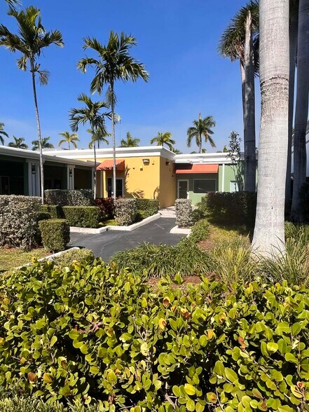 More Photos Of 2724-2728 Hollywood Blvd, Hollywood Storefront For Lease
