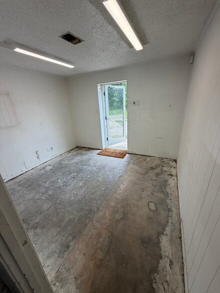 More Photos Of 11901 Vickery St, Houston Warehouse For Sale