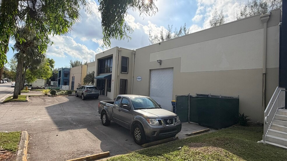More Photos Of 2248-2252 NW 93rd Ave, Miami Warehouse For Sale