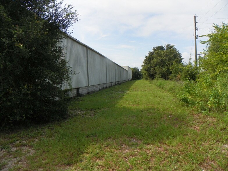 More Photos Of 1107 N Thomas Ave, Leesburg Warehouse For Lease