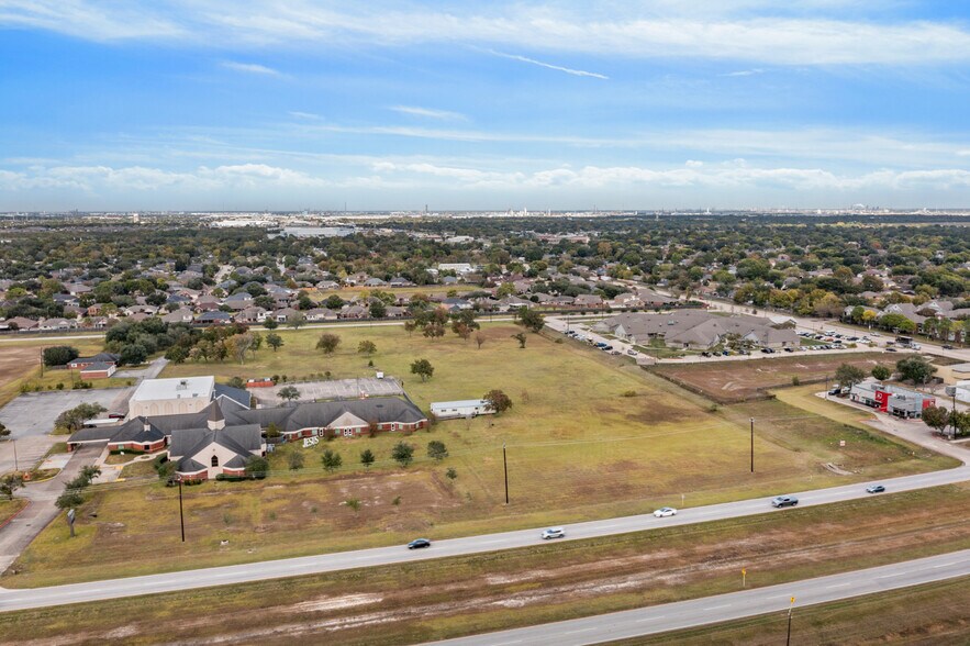 More Photos Of 9601 Fairmont Parkway, La Porte Land For Sale