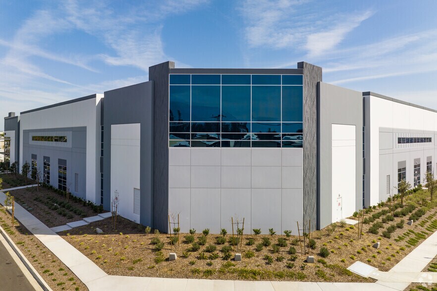 More Photos Of 15551 Boyle Ave, Fontana Distribution For Lease