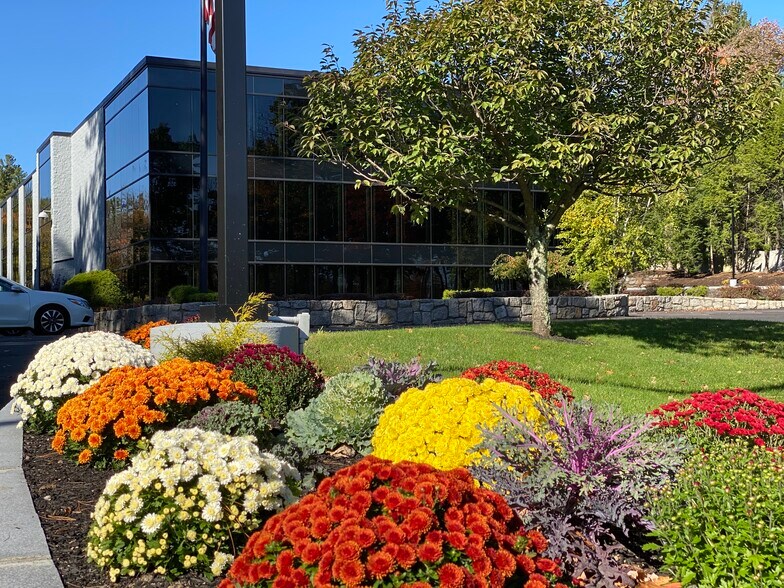 More Photos Of 4 Northeastern Blvd, Salem Office For Lease