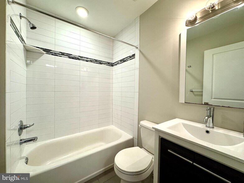 More Photos Of 1014 E Moyamensing Ave, Philadelphia Multifamily For Sale