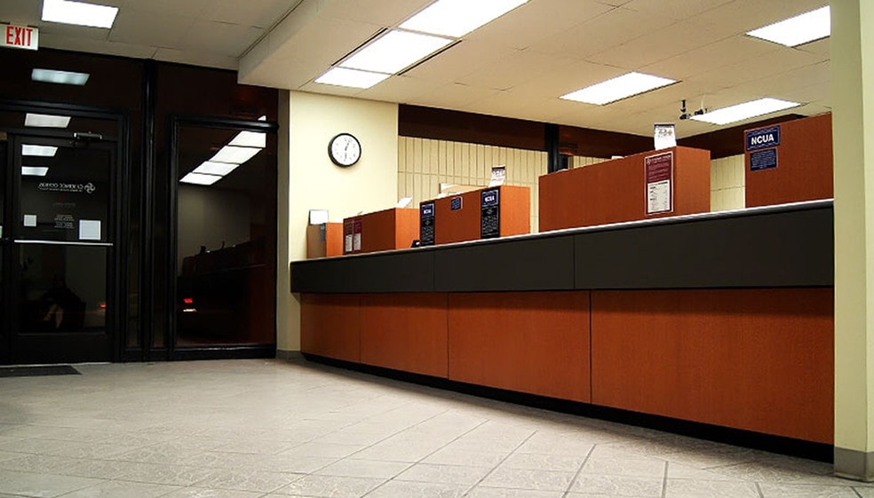 More Photos Of 3001 W Indian School Rd, Phoenix Office For Sale