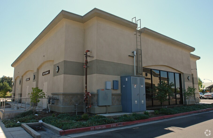 More Photos Of 302-322 E Bullard Ave, Fresno Unknown For Lease