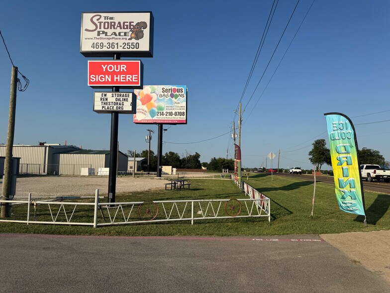 More Photos Of 1814 Fm-66, Waxahachie Warehouse For Lease