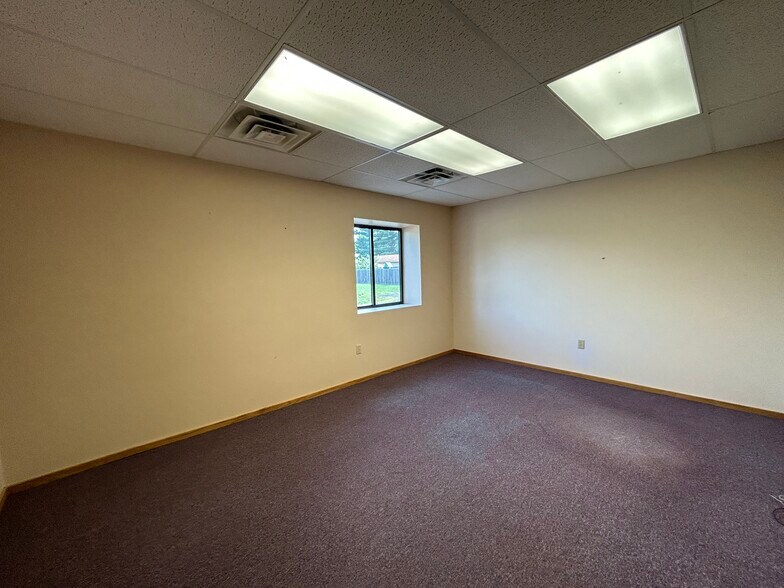 More Photos Of 1820 Post Rd, Plover Storefront Retail Office For Lease