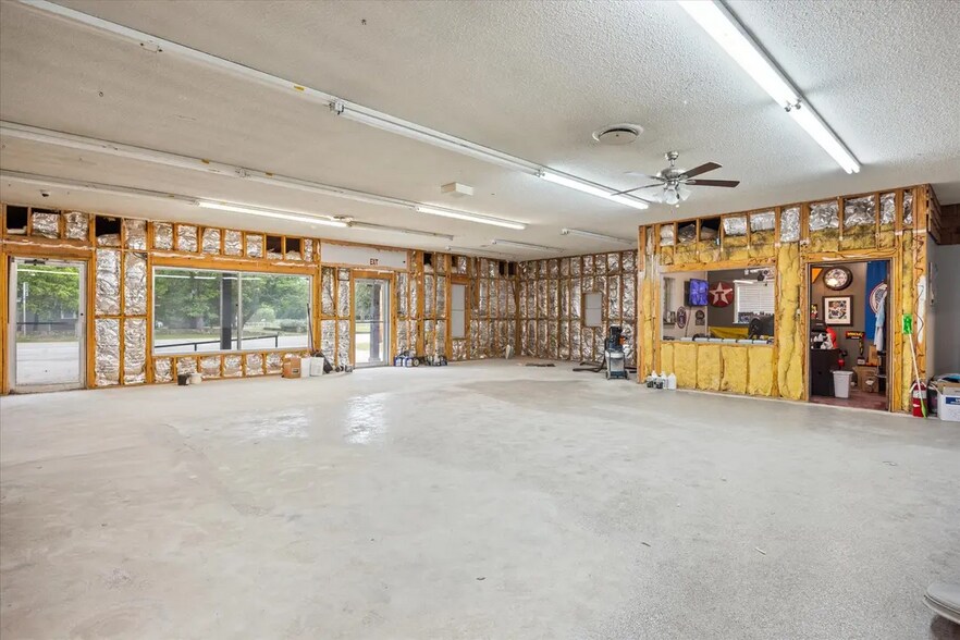 More Photos Of 1409 NE Barnard St, Glen Rose Storefront Retail Office For Sale