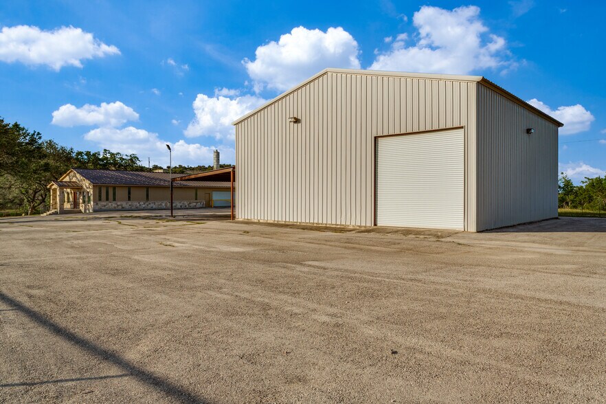 More Photos Of 42900 IH-10 West, Boerne Showroom For Sale