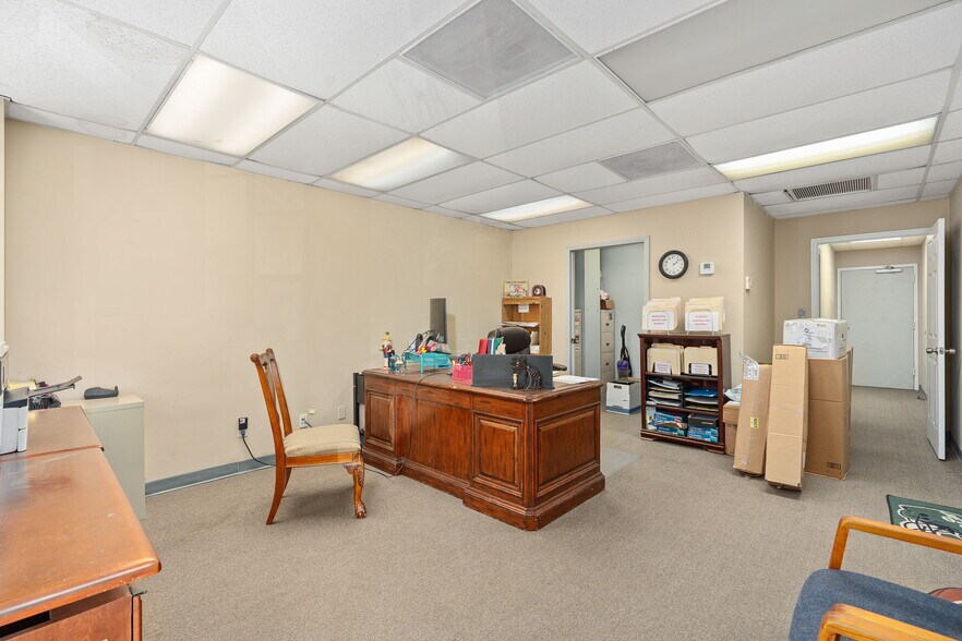 More Photos Of 175 Semoran Commerce Pl, Apopka Light Distribution For Sale