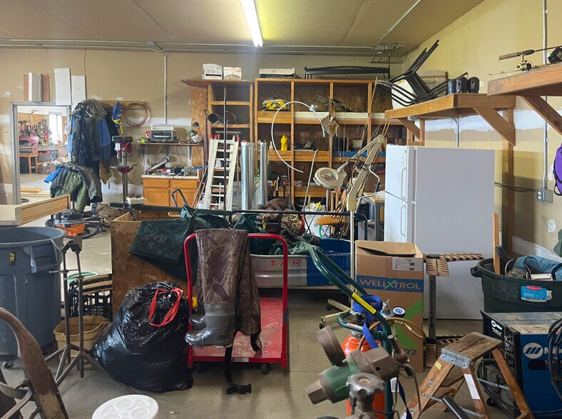 More Photos Of 15675 Morris Industrial Dr, Schoolcraft Industrial For Sale