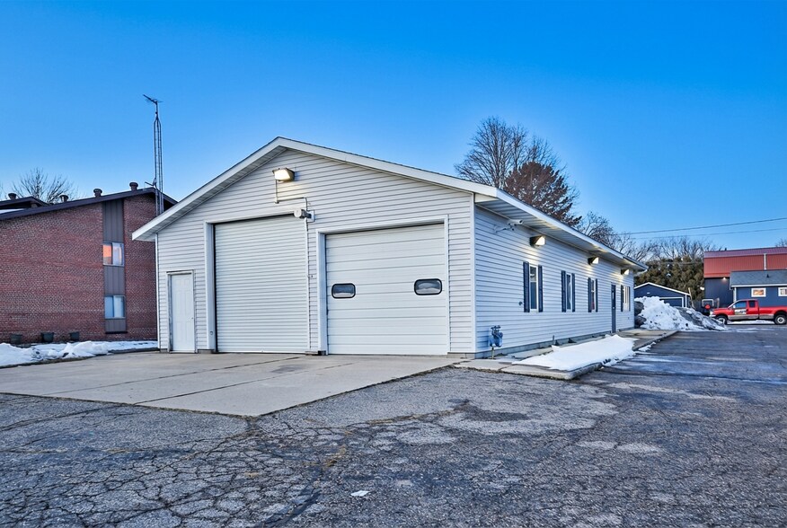 More Photos Of 316 S Highway Ave, Blooming Prairie Light Manufacturing For Sale