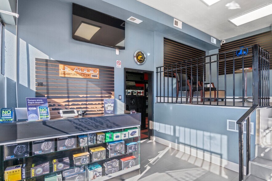 More Photos Of 1535 Chester St, Aurora Auto Repair For Sale